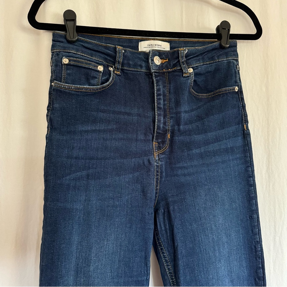 Zara Woman Premium Denim Flare Jeans. Size US 6